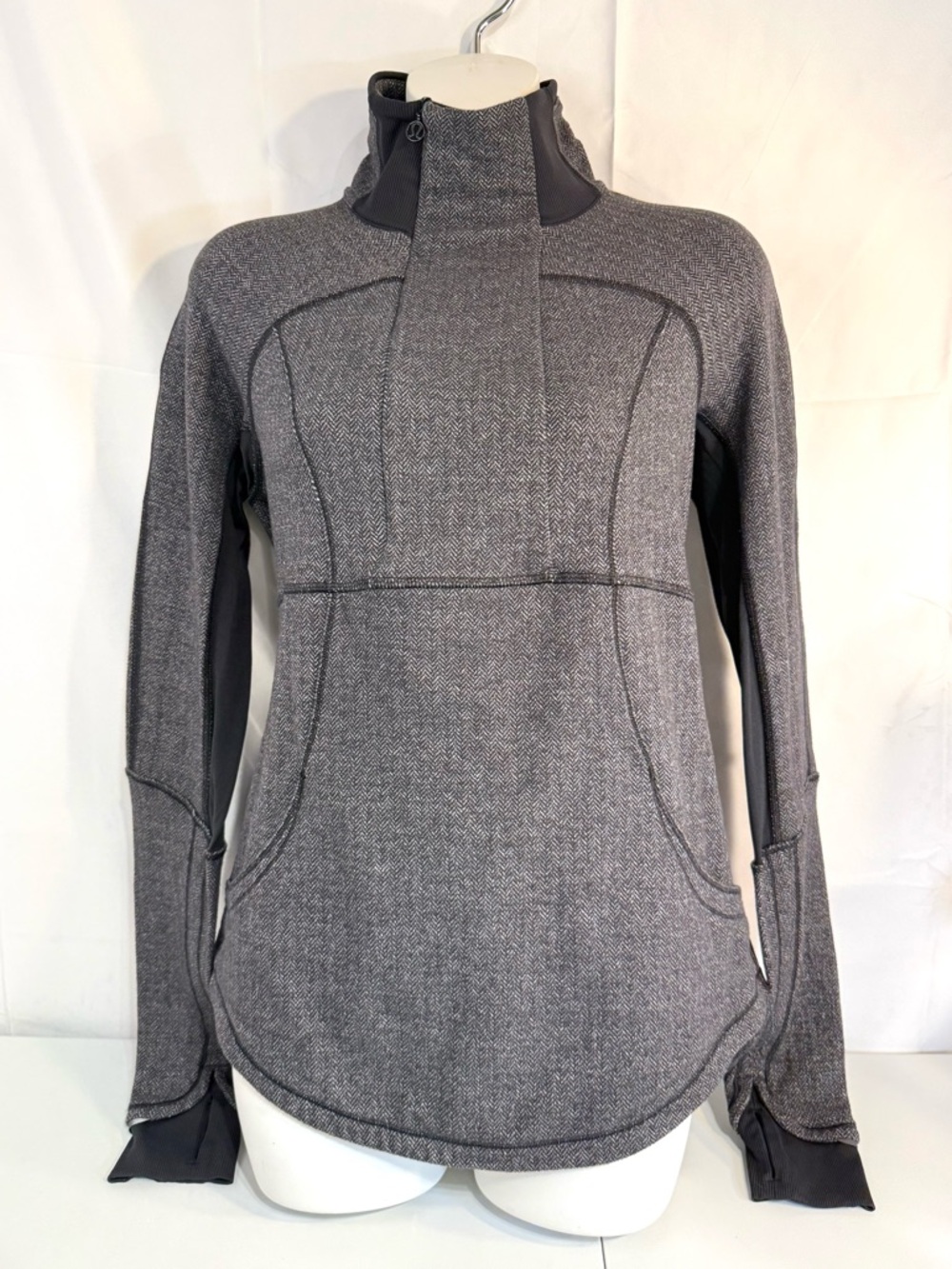 Lululemon Herringbone Pullover Thumbholes Back Zip Pocket Size‎ 8